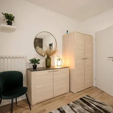 Moonlight Premium * Budapest